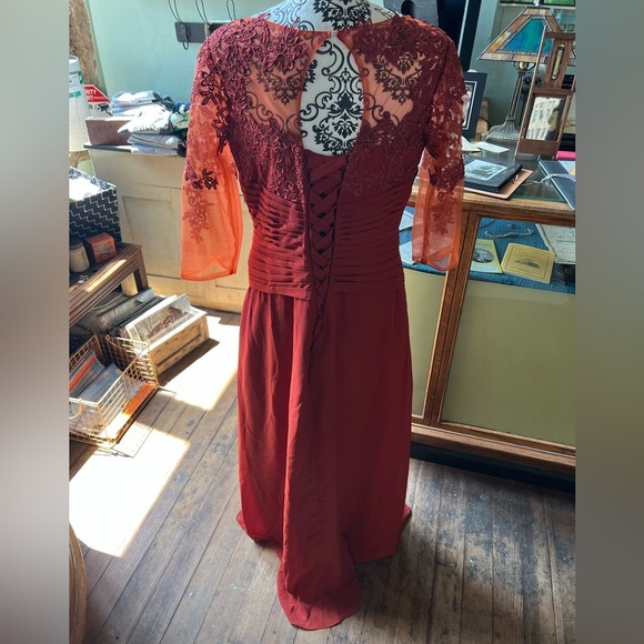 Elegant Burnt Orange/Light Red Lace Evening Dress - Picture 7 of 8